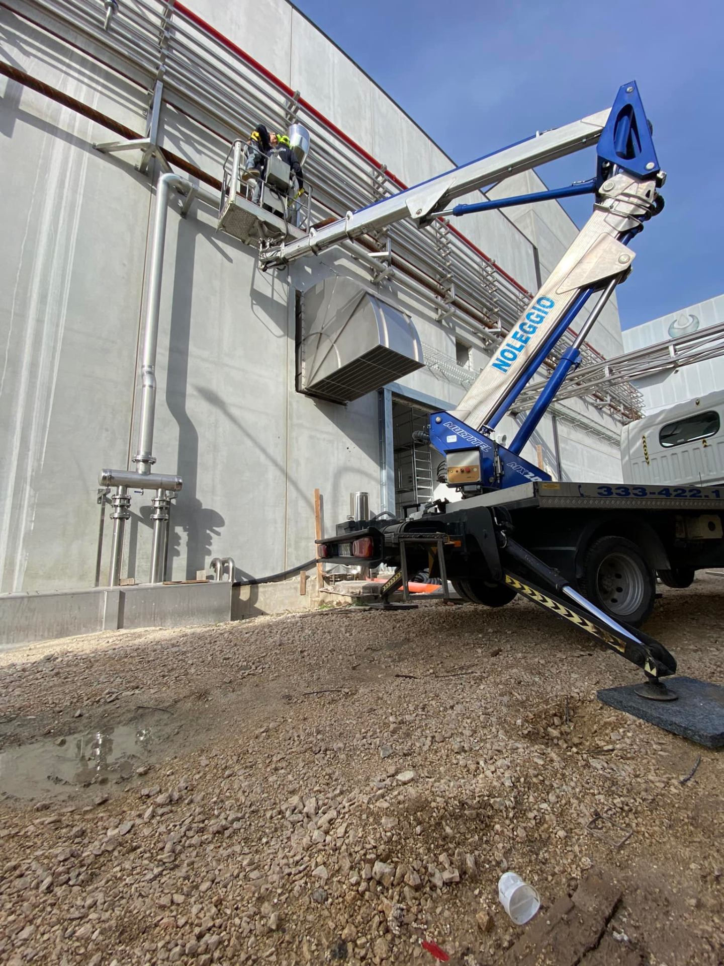 Piattaforma aerea Tekno Sud al lavoro